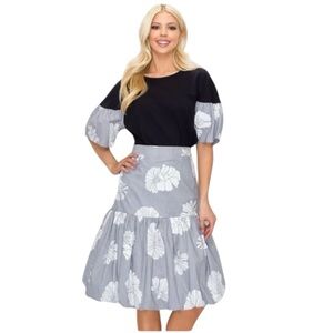 Joh Bubble Skirt Pleated Gray White Floral NEW Size Large